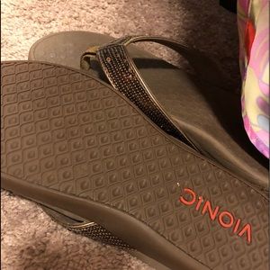 Vionic flip flops